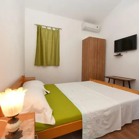 Apartment Nena Funtana