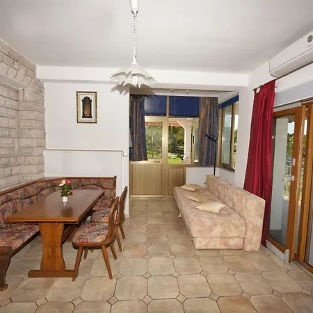 Apartment Nena Funtana