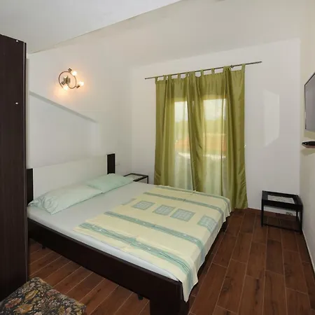 Apartment Nena Funtana