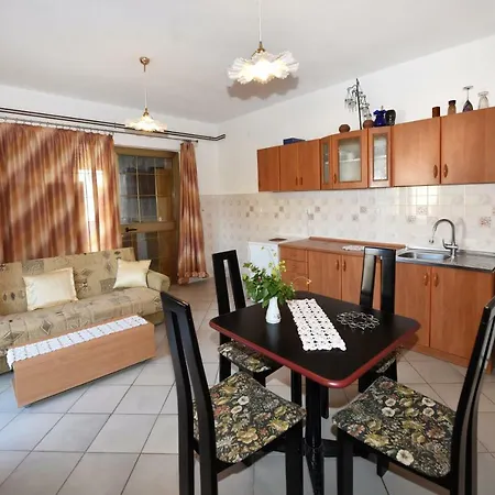 Apartment Nena Funtana