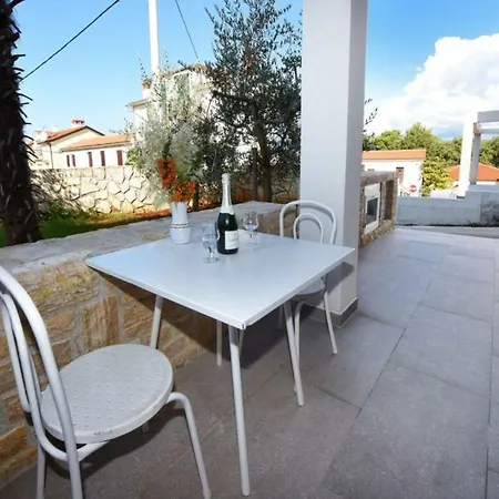 Apartment Nena *